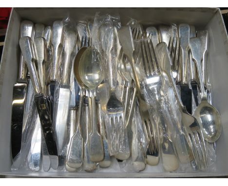 PARCEL OF MODERN 925 HALLMARKED SILVER FLATWARE INCLUDING KNIVES, FORKS AND SPOONS