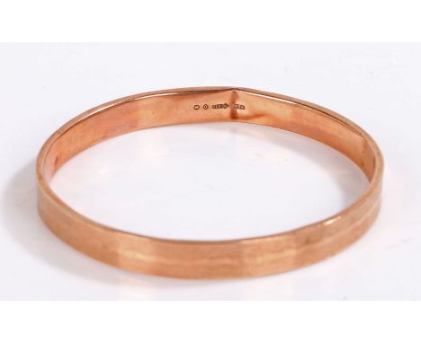 9 carat gold bangle of large proportions, diameter 8cm gross weight 17.0 grams&nbsp;&nbsp;
