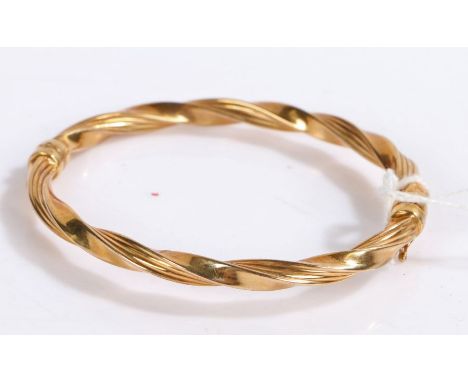 9 carat gold bangle with a twist effect, gross weight 7.4 grams&nbsp;