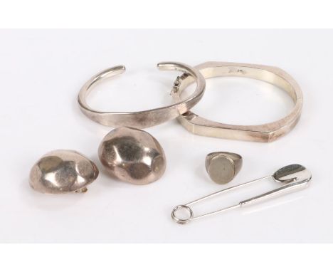 Collection of silver items to include a torc, bangle, pair if clip on earrings, signet ring and a tie pin (6)&nbsp;