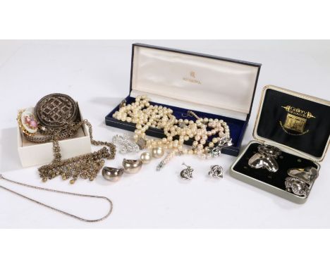 Collection of jewellery to include polychrome ceramic brooch, six white metal earrings, three simulated pearl necklaces (Qty)