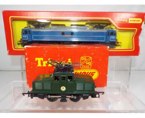 Model Railways - two Tri-ang electric locomotives in original boxes comprising #R254 0-4-0 S/C loco with operating pantograph