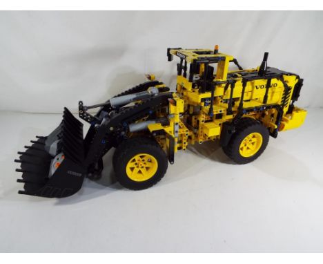 Lego Technic - remote controlled Articulated Hauler # 42030 fully constructed, with original box and manual, previously displ