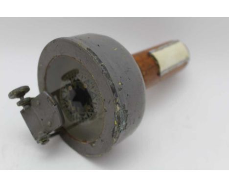 A WWII AIR MINISTRY FIXED GRID STEERING COMPASS, grey painted metal with wooden handle 10.5cm in diameter 