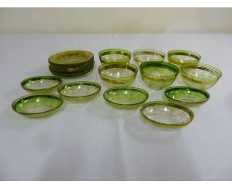 A quantity of vintage glass to include bowls and plates (22)