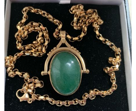 9ct GOLD PENDANT, ONE SIDE NEPHRITE JADE AND OTHER SIDE BLACK ONYX, WEIGHT APPROXIMATELY 14.4g.  ALSO 9ct ITALIAN GOLD CHAIN 
