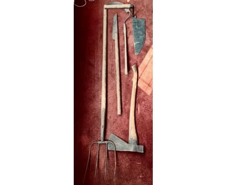 FIVE EARLY HAND GARDEN TOOLS

 