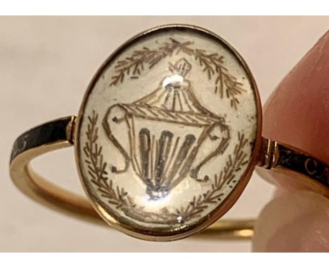 IN MEMORIUM YELLOW METAL RING WITH BLACK ENAMEL AND FUNERAL URN, CATH SHARP OB, 14th MARCH 1771, AGE 25, SIZE Q+, WEIGHT APPR