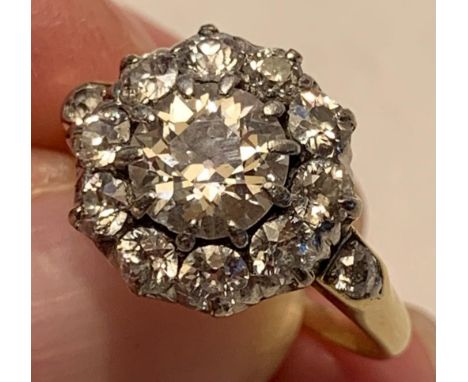 YELLOW METAL RING WITH CLUSTER OF DIAMONDS ONE 2ct, TEN 0.2ct AND TWO 0.7ct, MARK RUBBED, SIZE O, TOTAL WEIGHT APPROXIMATELY 