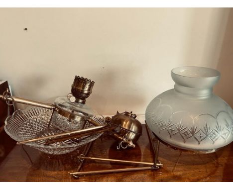 QUANTITY OF GLASS AND BRASS ELECTRIC LIGHT FITTINGS (AS FOUND)

 