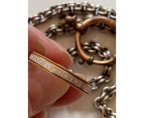 YELLOW METAL AND WHITE ENAMEL MEMORIAM RING, RICHARD JENNEN ESQ 0B, 3rd MARCH 1773 AGE 63.  ALSO METAL CHAIN

 