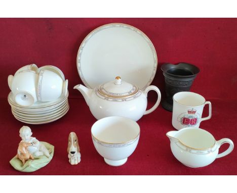 MIXED LOT INCLUDING CAPODIMONTE FIGURE GROUP, CERAMIC DOG, POTTERY VASE, WEDGWOOD PART TEAWARE ETC

ALL IN USED CONDITION, DA
