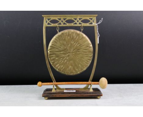 Brass gong on oak stand &amp; retro vintage desk calendar