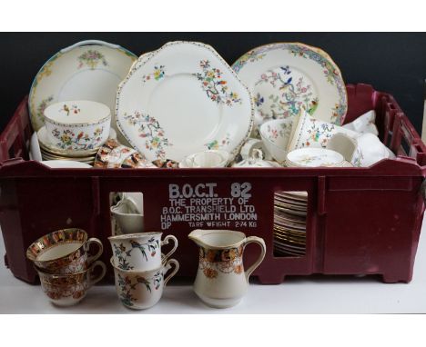 Collection of vintage china to include Royal Doulton, Royal Worcester, Royal Crown Derby etc 