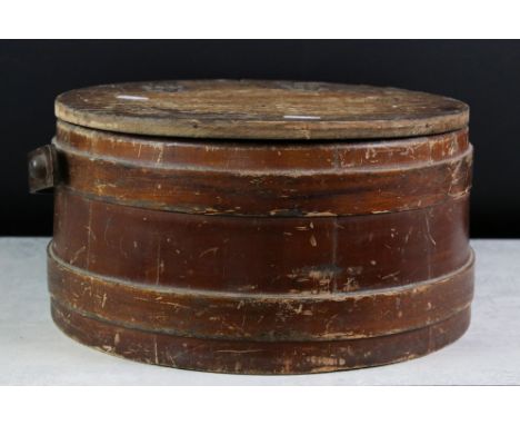 Vintage coopered wooden pantry storage box with hinged lid, wooden bound, with a bentwood handle, approx 31cm diameter 