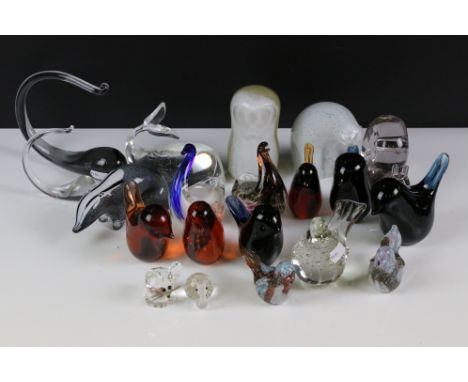 20 Glass paperweights and ornaments, mostly of animal form, to include 10 x Wedgwood examples, 2 x Swarovski Crystal ornament