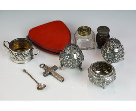 A small group of mixed collectables to include a Indian white metal cruet set, ruby glass scent bottle, inkwell and manicure 