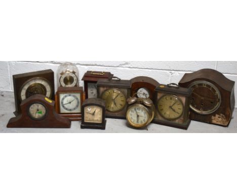 A quantity of largely mantel clocks to include Art Deco style examples, an anniversary clock under glass dome etc.