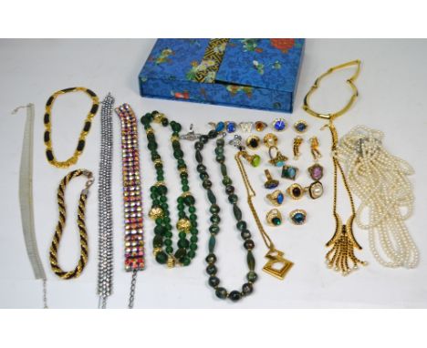 A large quantity of costume jewellery to include diamante necklaces, earrings, gilt necklaces, gilt and enamel examples, dres