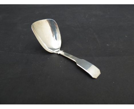 A Georgian Joesph Willmore silver tea caddy spoon of plain form, Birmingham 1793 or 1819, 11g