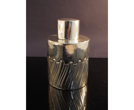 An Edwardian Lee & Wigfull silver tea caddy with wrythen body 9.5cm tall, Sheffield 1903, 113g 