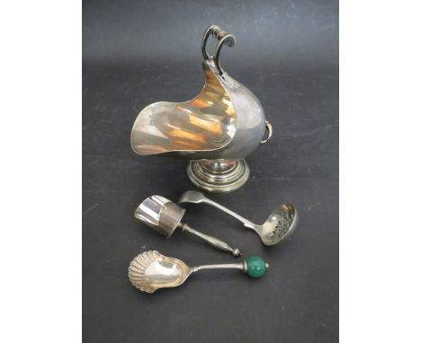 A plated shovel and scoop, plated sifting spoon and caddy spoon (4)