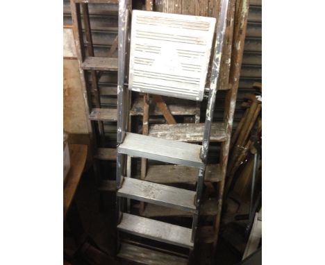 ALUMINIUM STEP LADDERS
