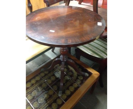 A REPRODUCTION MAHOGANY TRIPOD TABLE