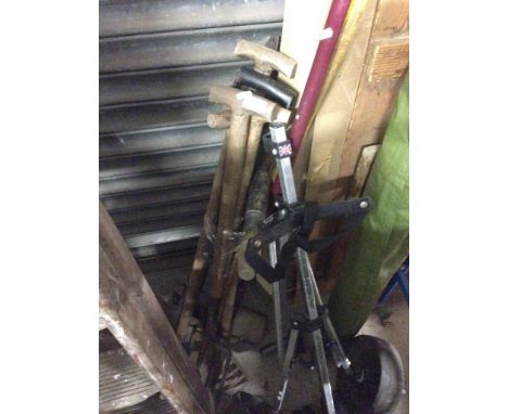 A BUNDLE OF GARDEN TOOLS AND A GOLF TROLLEY