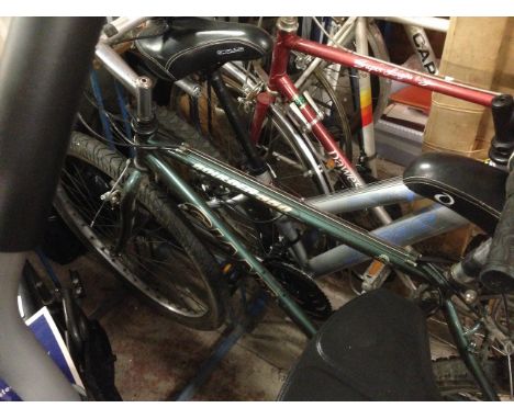 A GIANT BOULDER 550 MOUNTAIN BIKE