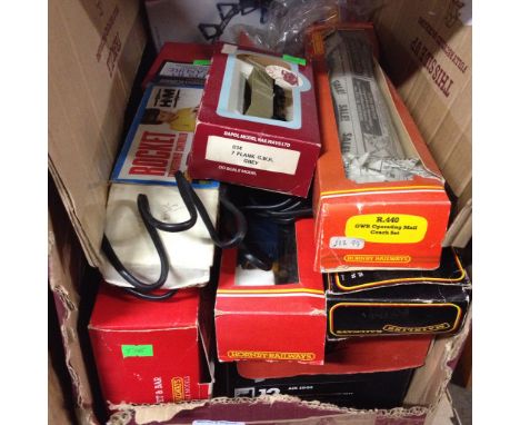 BOX OF MODEL RAILWAY ENGINES AND ROLLING STOCK      H1