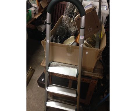 ALUMINIUM STEP LADDERS