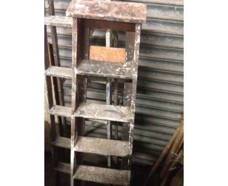 WOODEN STEP LADDERS 