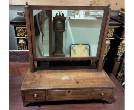 A Georgian dressing table mirror in mahogany rectangular frame, with reeded columns and 3 base drawers, on bracket feét 