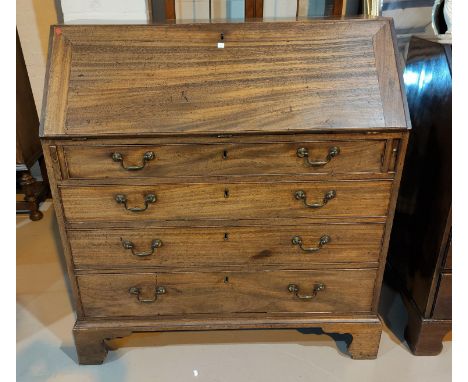 A Georgian mahogany fall front bureau with fitted interior and 4 long graduating drawers, on bracket feet, width 102 cm 