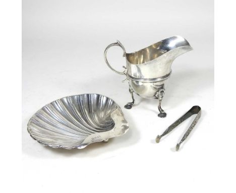An early 20th century sliver cream jug, stamped Skinner &amp; Co, Orchard Street, London, 1911, 151g, 10cm high, together wit