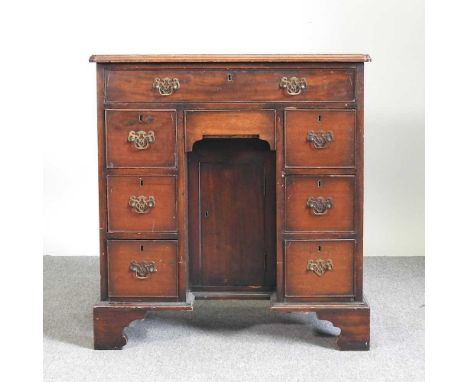 A George I style kneehole desk, early 20th century, on bracket feet76w x 45d x 82h cm