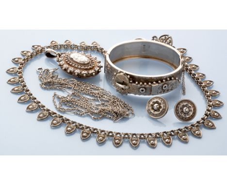 A quantity of Victorian silver jewellery, to include: a bangle, Birmingham 1882, of buckle form and engraved with leaves, 6.2