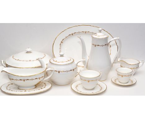 Royal Worcester eight place 'Chantilly' tea and dinner service, comprising: dinner plates, tea plates, sauce boats, tureens a