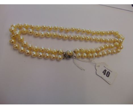 Two row uniform cultured Pearl necklace, approx. 9mm Pearls on a Pearl set clasp