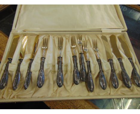 A cased 12 piece fruit set with Silver handles
