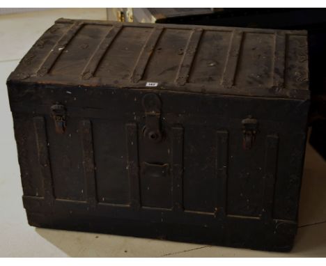 A banded and slightly domed cabin trunk