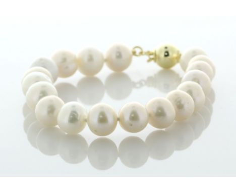 8.5 - 9.0mm freshwater cultured pearl bracelet with a gold plated silver clasp.
Pearl quality AAA. This bracelet is 6.5 inche