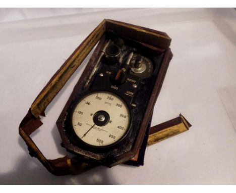 Smiths instrument rotation metal with poor condition case. UK P&amp;P Group 1 (£16+VAT for the first lot and £2+VAT for subse