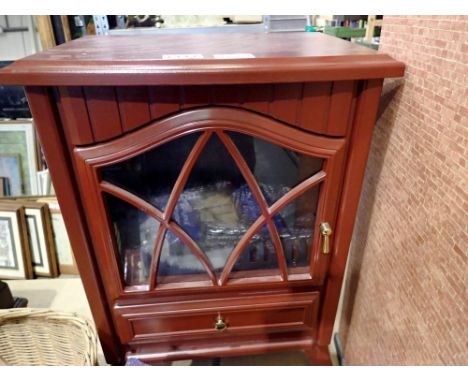 Electric coal effect fire, H: 55 cm. All electrical items in this lot have been PAT tested for safety and have passed. This d
