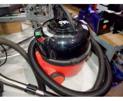 Henry vacuum cleaner in good condition. All electrical items in this lot have been PAT tested for safety and have passed. Thi