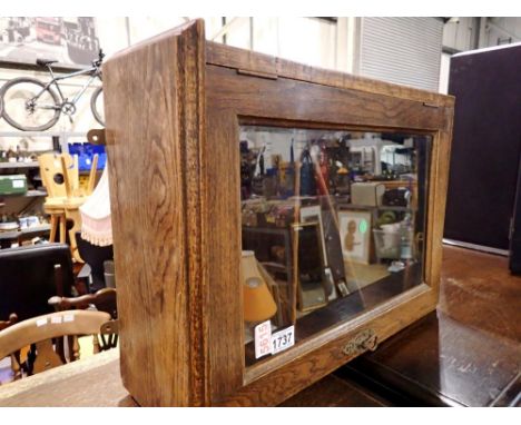 Vintage display cabinet, loose door, shelves and glass. Not available for in-house P&amp;P 