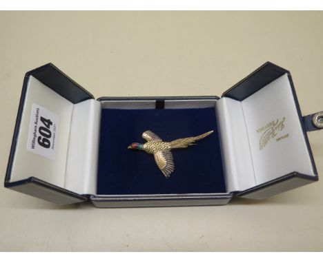 A well modelled 9ct gold and enamel brooch of a pheasant in flight, 5.5cm long, approx 9.6 grams, in good condition 