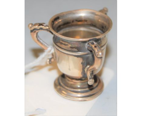 An Edwardian miniature silver tyg, height 3cm