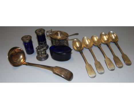 A small collection of miscellaneous items to include a pair of silver mounted pedestal pepperettes with blue glass liners, si
